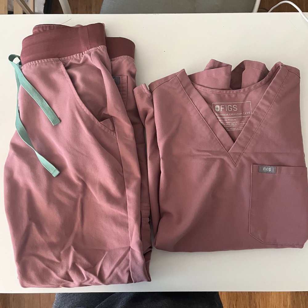 EUC FIGS Mineral Mauve set